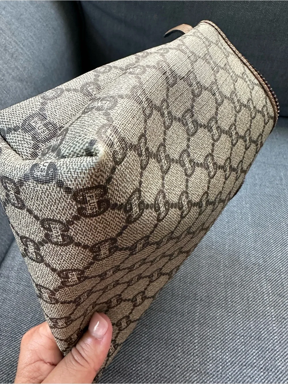 Gucci Plus Supreme Clutch / Cosmetic Bag – Vintage Preowned – Authentic – EUC